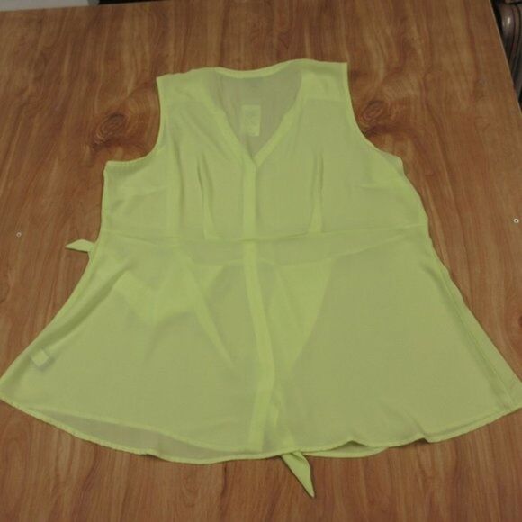 TORRID Peplum Georgette Button/Tie Front Top Plus Sz 2 (2X 18-20) Sunny Lime NWT - Picture 3 of 10